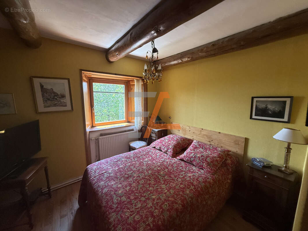 Maison à SAINT-JULIEN-CHAPTEUIL