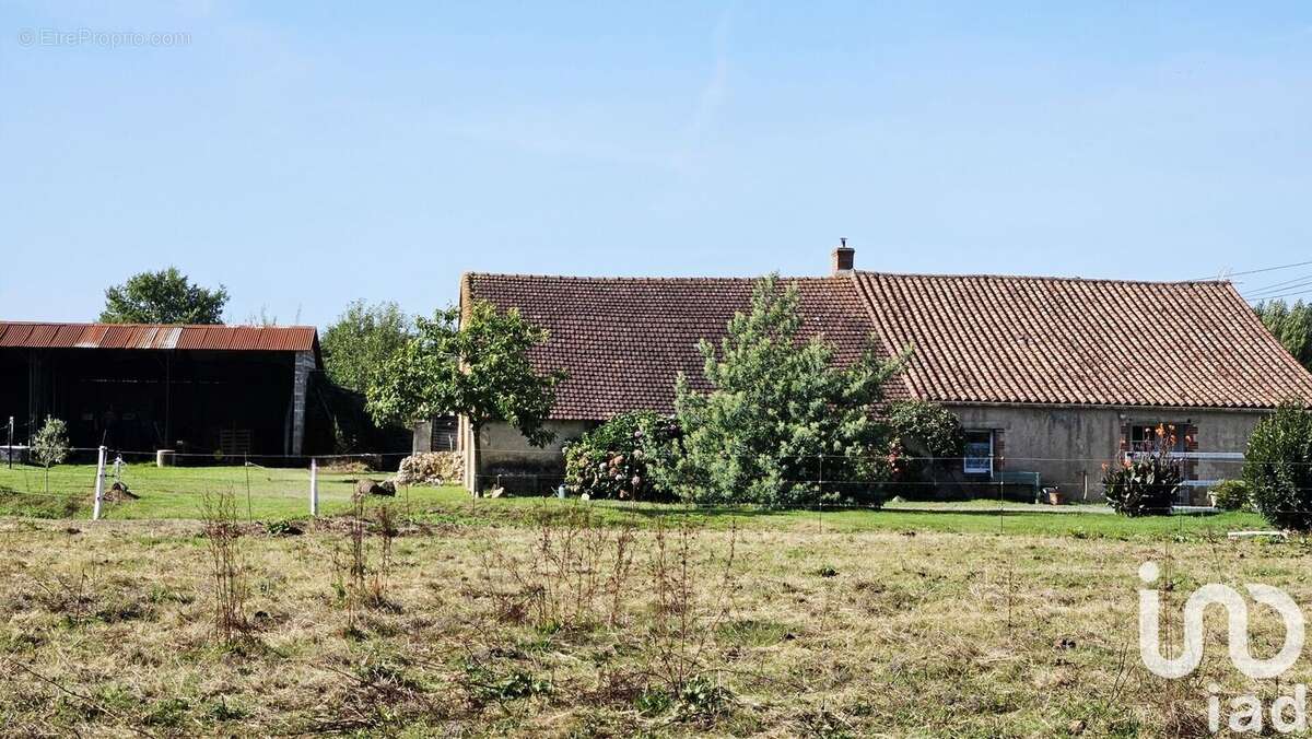 Photo 2 - Maison à LA CHAIZE-LE-VICOMTE