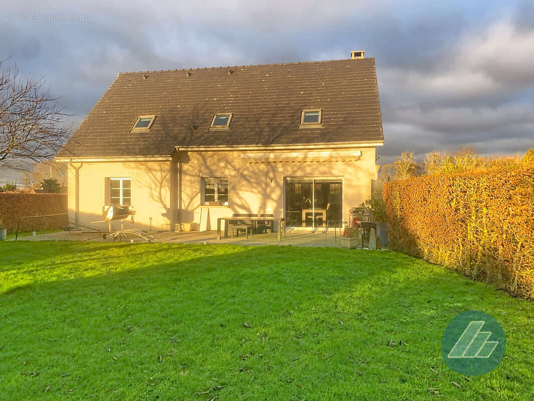 Maison à TOURS-EN-VIMEU