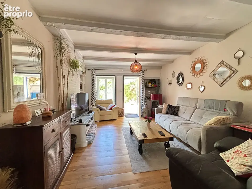Maison de Caractère de Trois Chambres avec un gîte, Jardin et Grange - photo 6