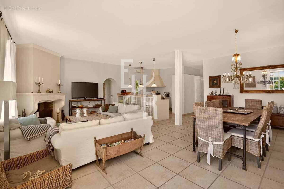 Maison à MOUGINS