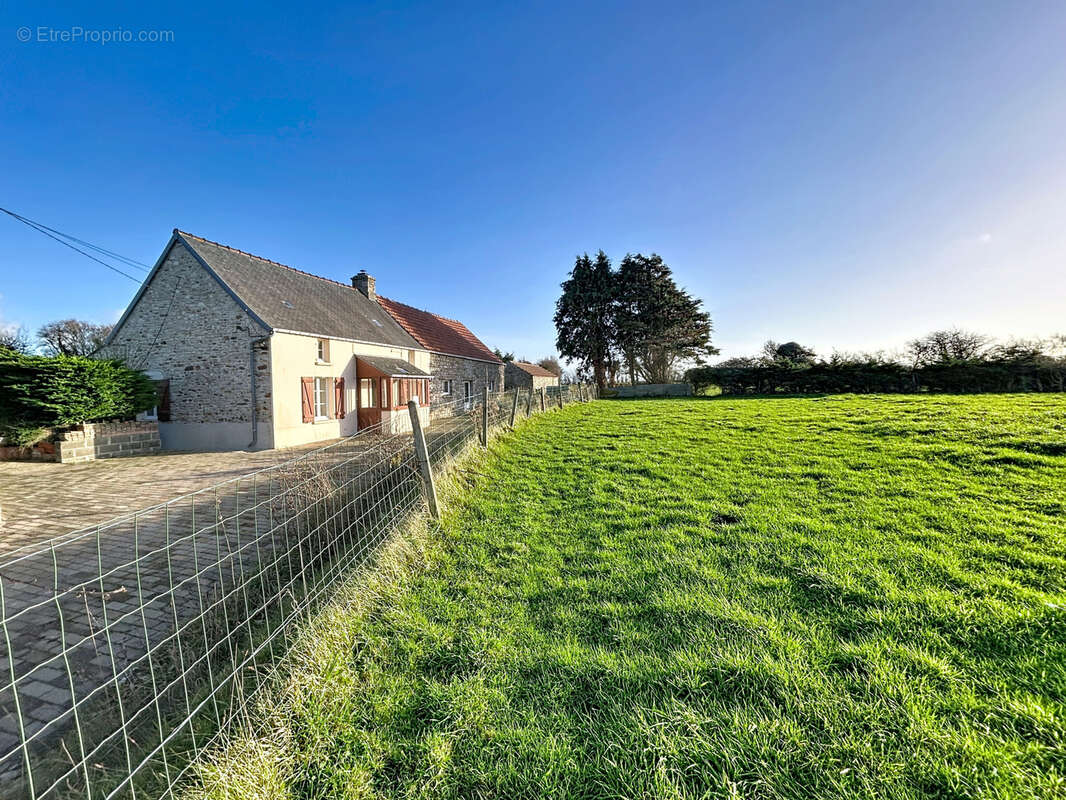 Maison à LES MOITIERS-D'ALLONNE