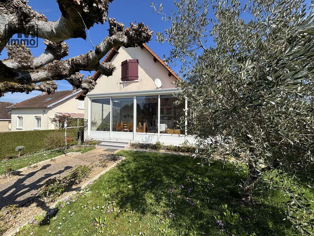 n°1 - Maison à SAINT-YRIEIX-LA-PERCHE
