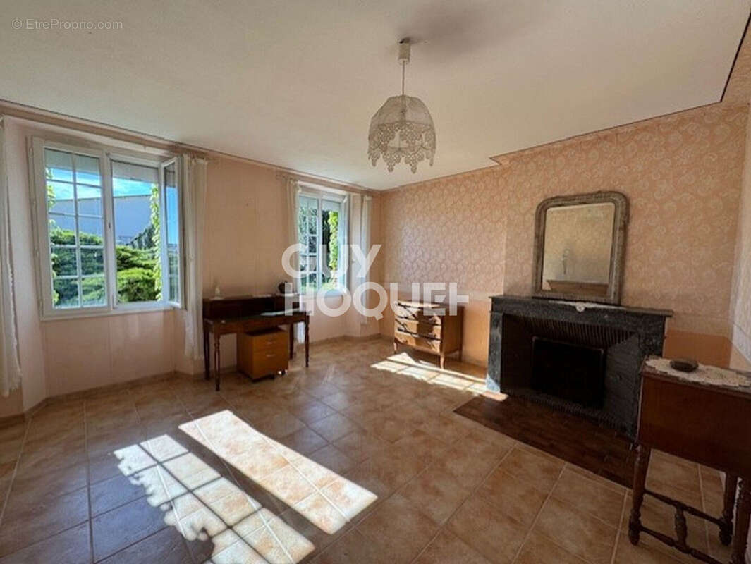 Maison à MONTGENOST