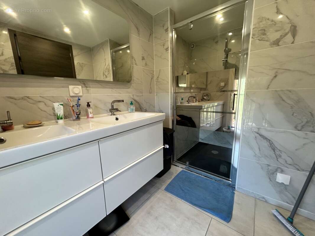 Maison à LES MAYONS