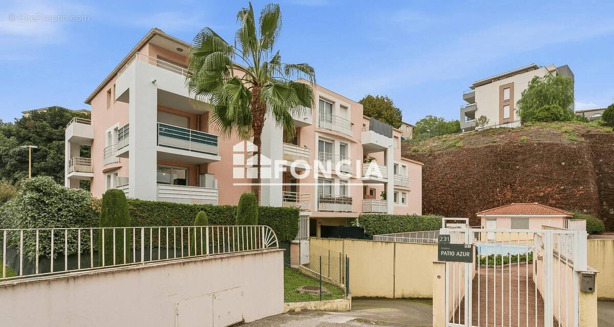 Appartement à SAINT-LAURENT-DU-VAR