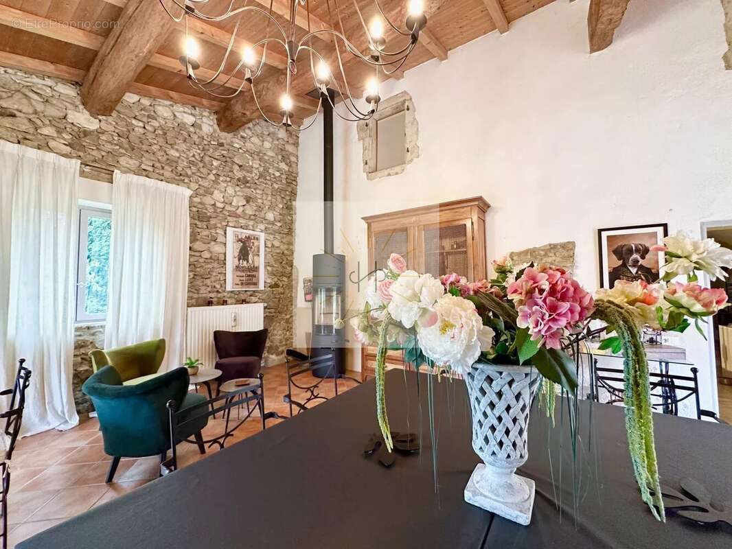 Maison à MONTELIMAR