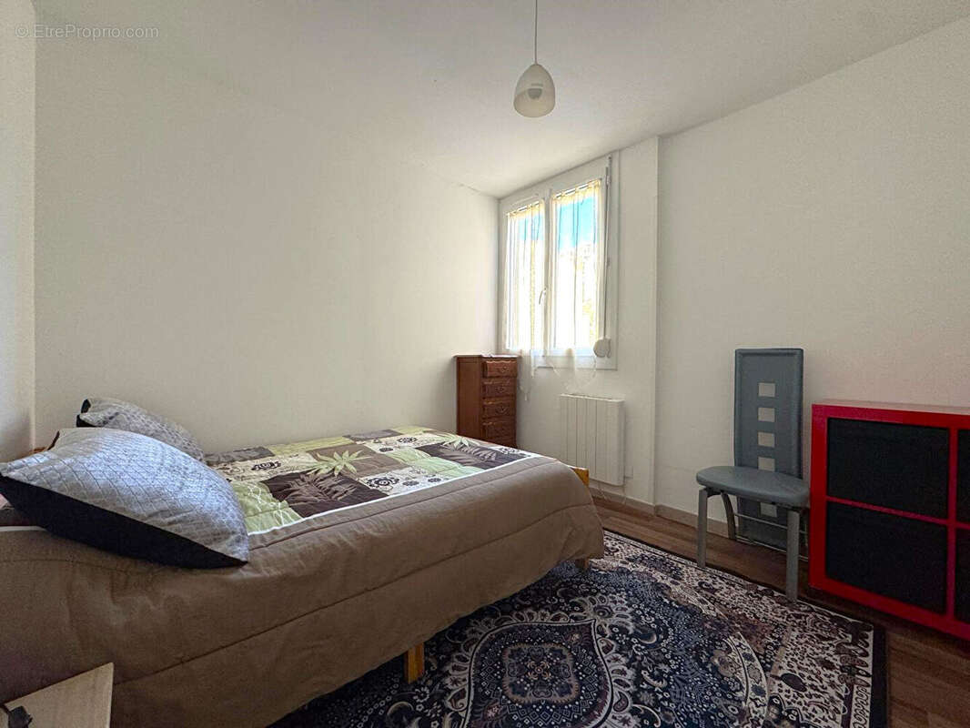 Appartement à BAGNOLS-SUR-CEZE