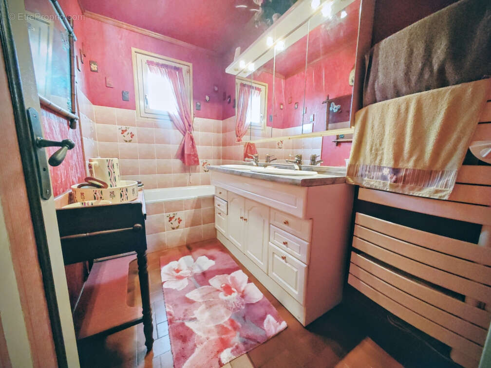 Maison à FONTAINE-LE-PIN