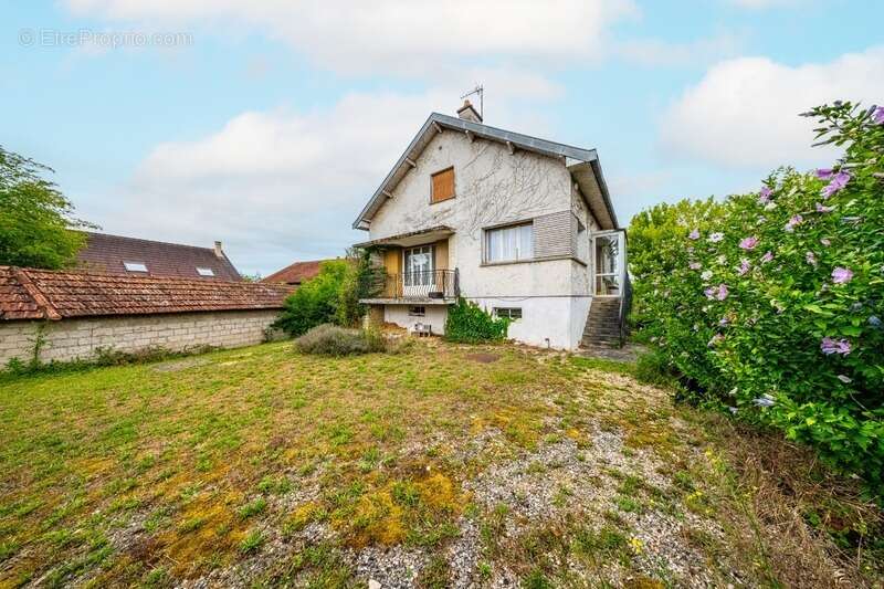 Maison à BRETENIERE