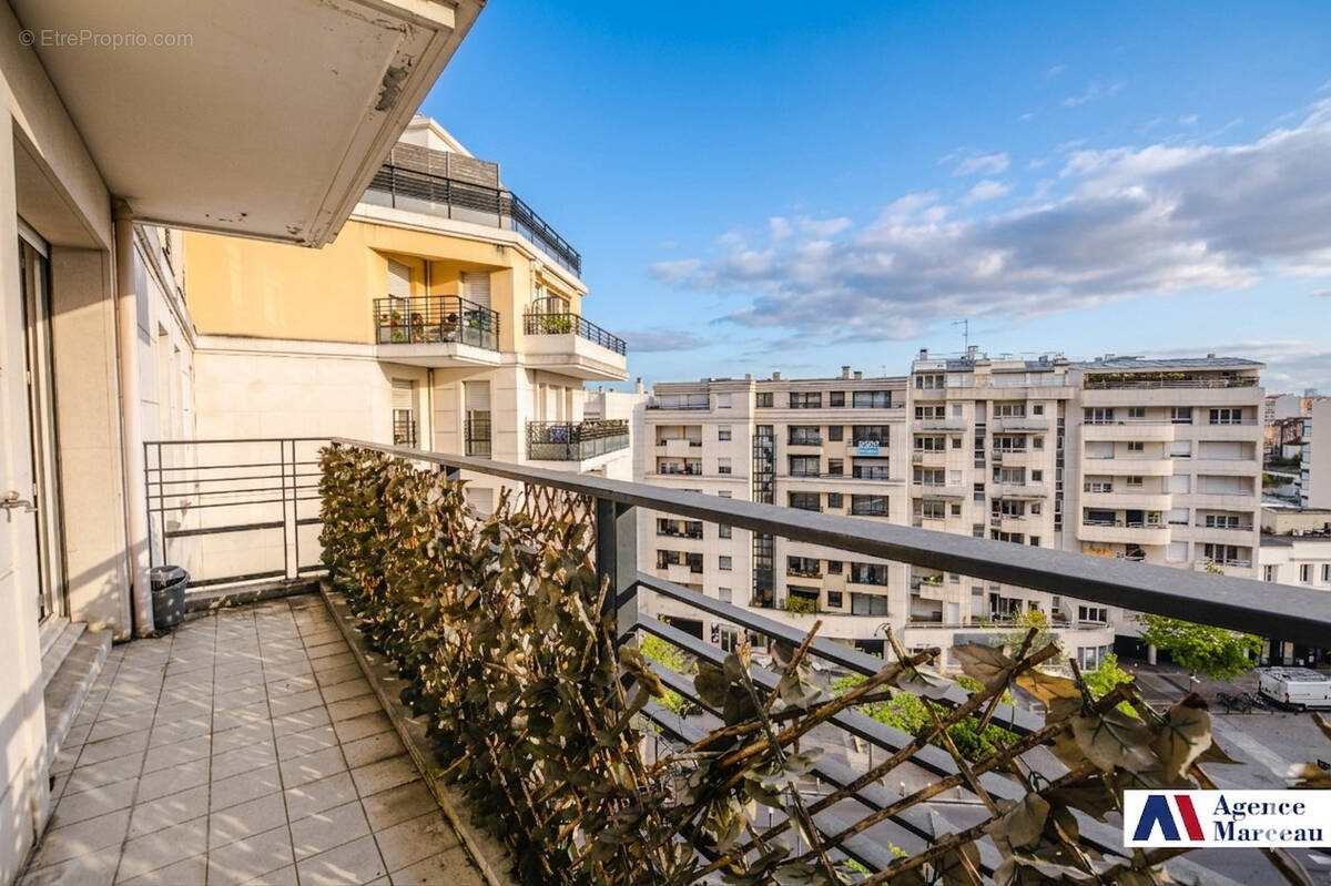 Appartement à COURBEVOIE