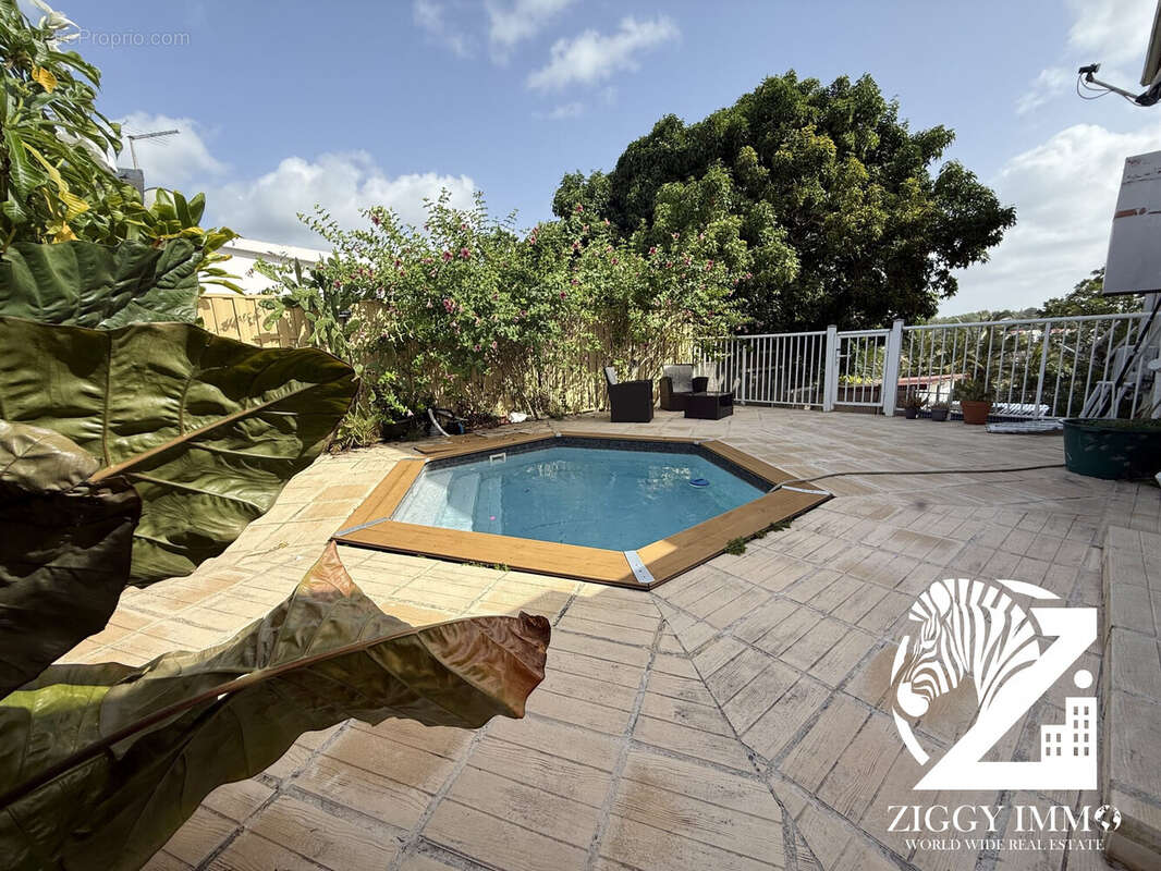 Maison à LES ABYMES