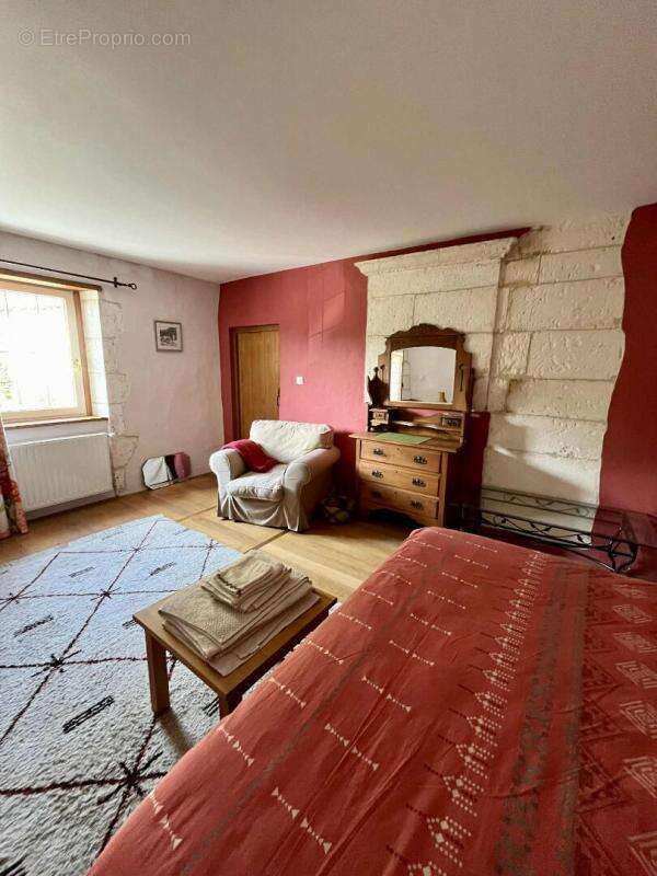 Maison à BOURDEILLES