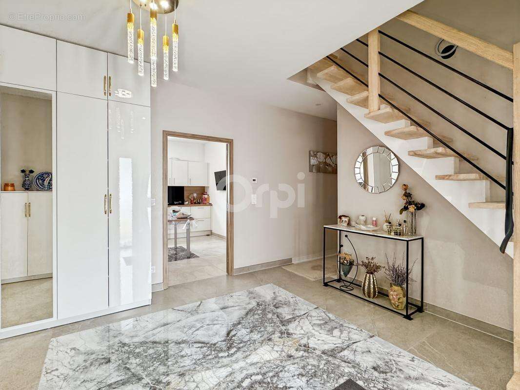 Maison 6 pièces de 198 m² - photo 8