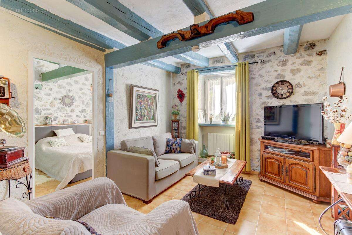 Appartement à ROQUESTERON