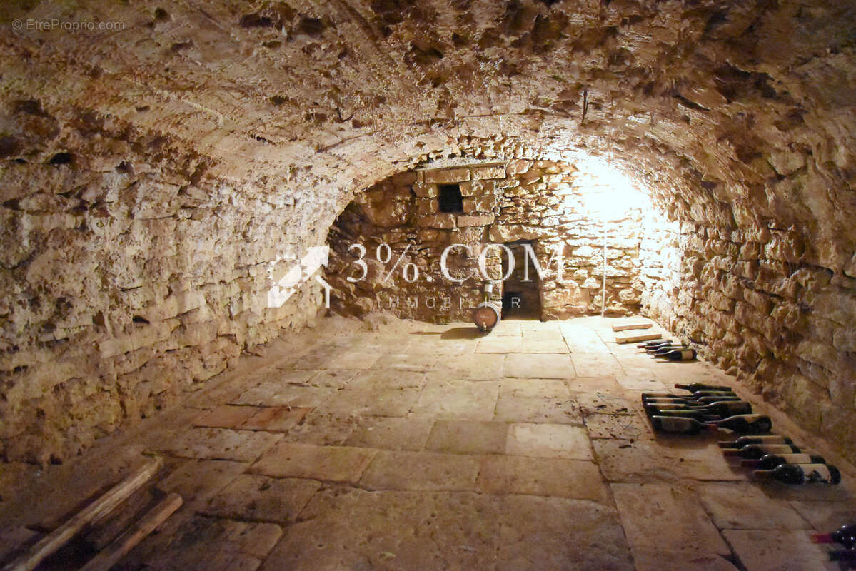 Maison de caractère de 280 m2 à rénover sur un terrain d'environ 950 m2 à FAVIERES - photo 11