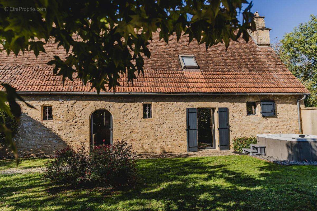 Maison à SAINT-CHAMASSY