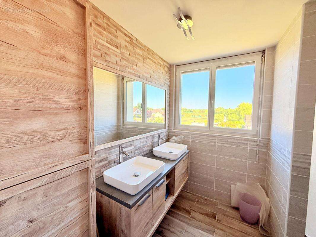 À 10 minutes de la gare LAROCHE-MIGENNES, Maison familiale de 220 m², 6 chambres, sur sous-sol total - photo 11