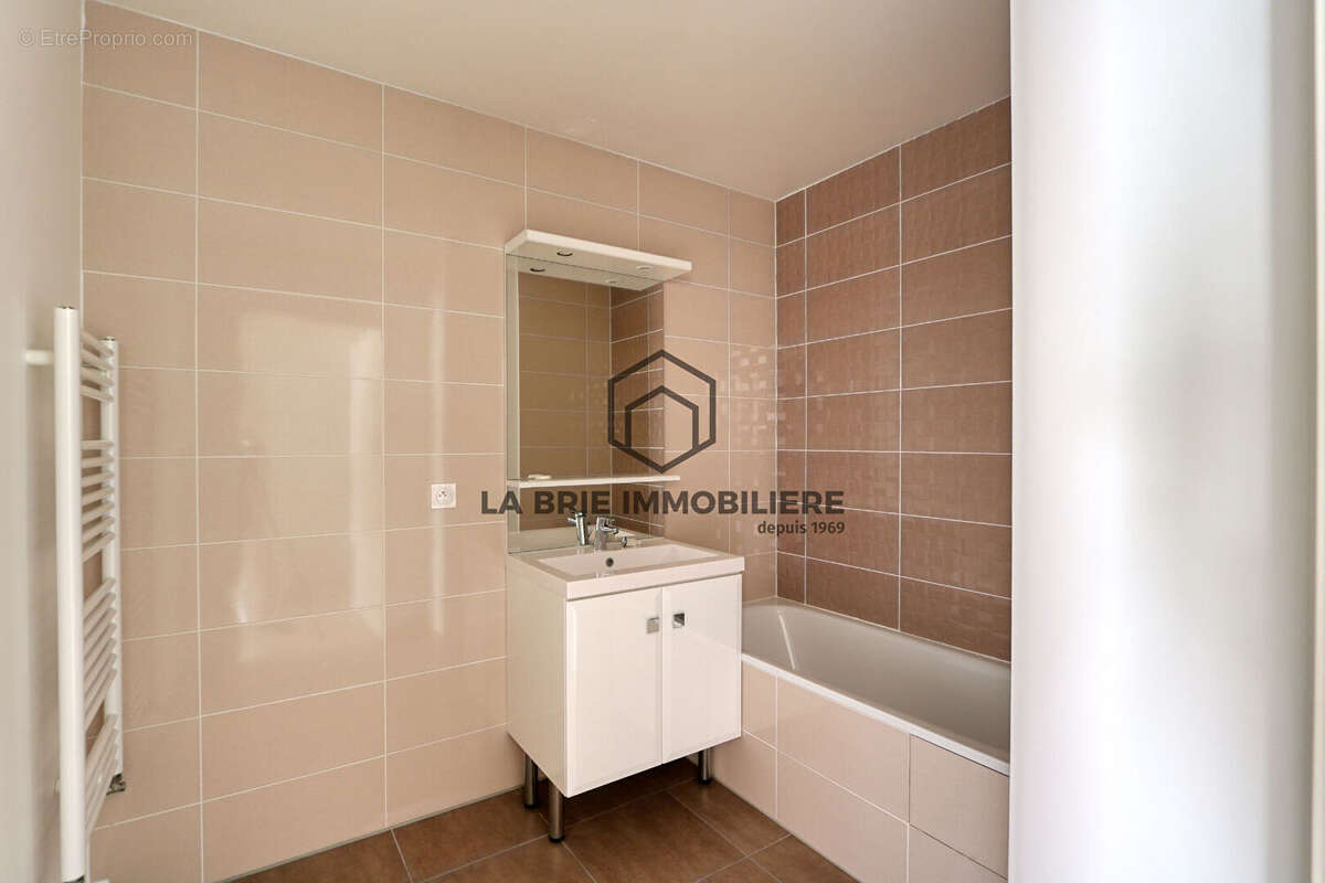 Appartement à EMERAINVILLE