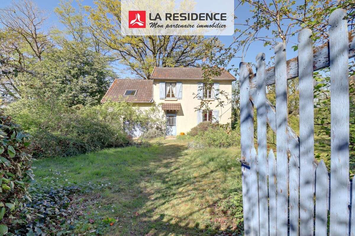 Maison à NEAUPHLE-LE-CHATEAU