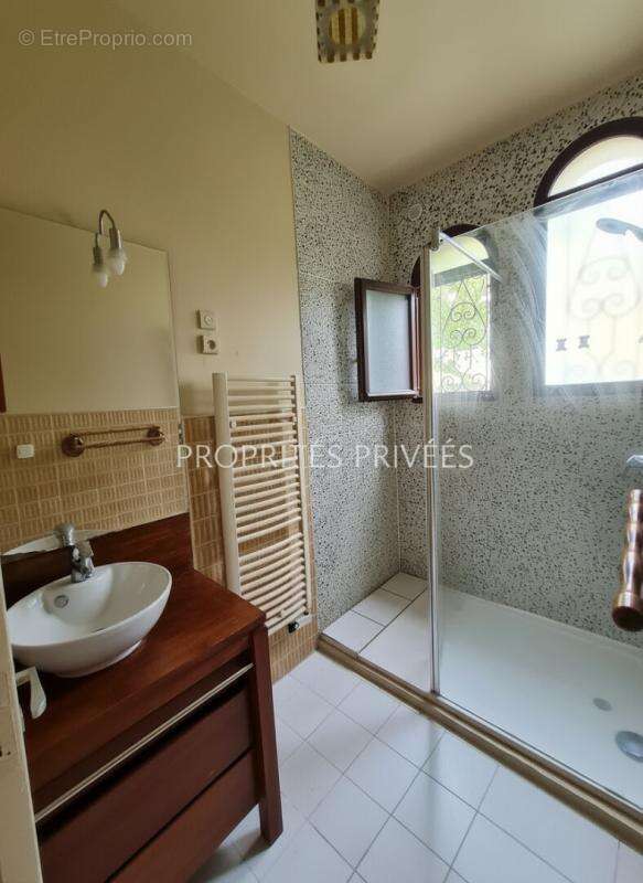 "Talence Universités Maison familiale de 159 m², 6 chambres, véranda et jardin" - photo 9
