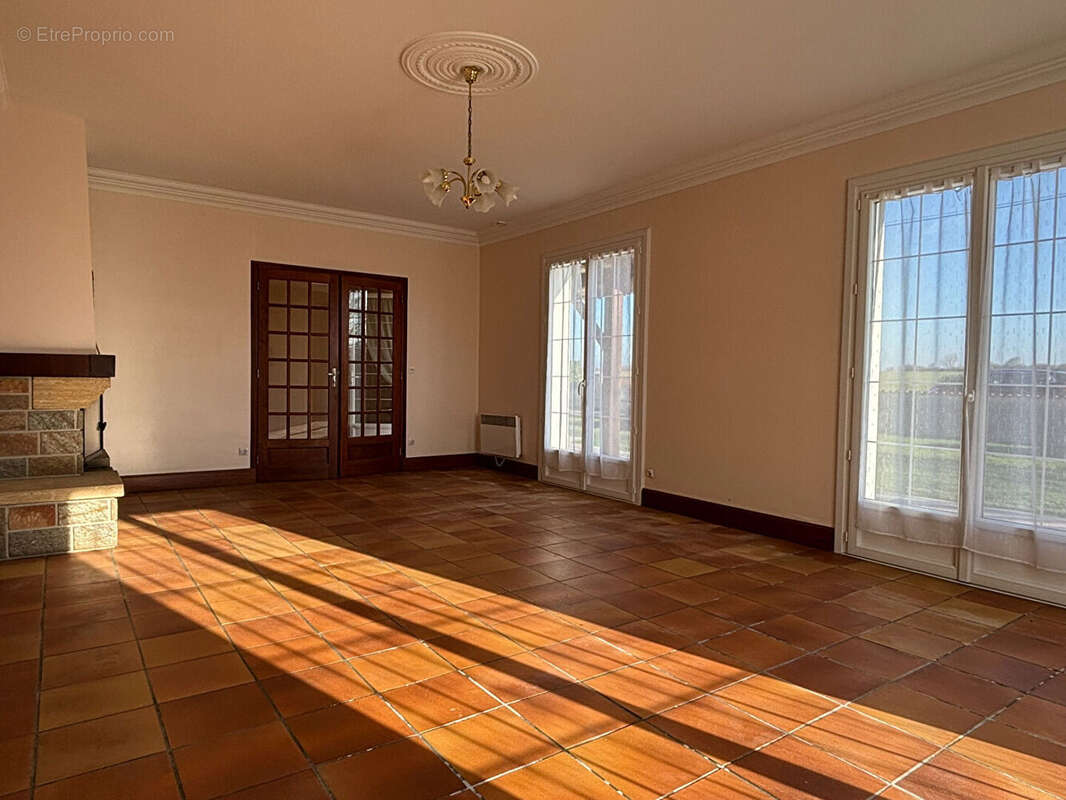 Maison à SAINT-PIERRE-D'EXIDEUIL