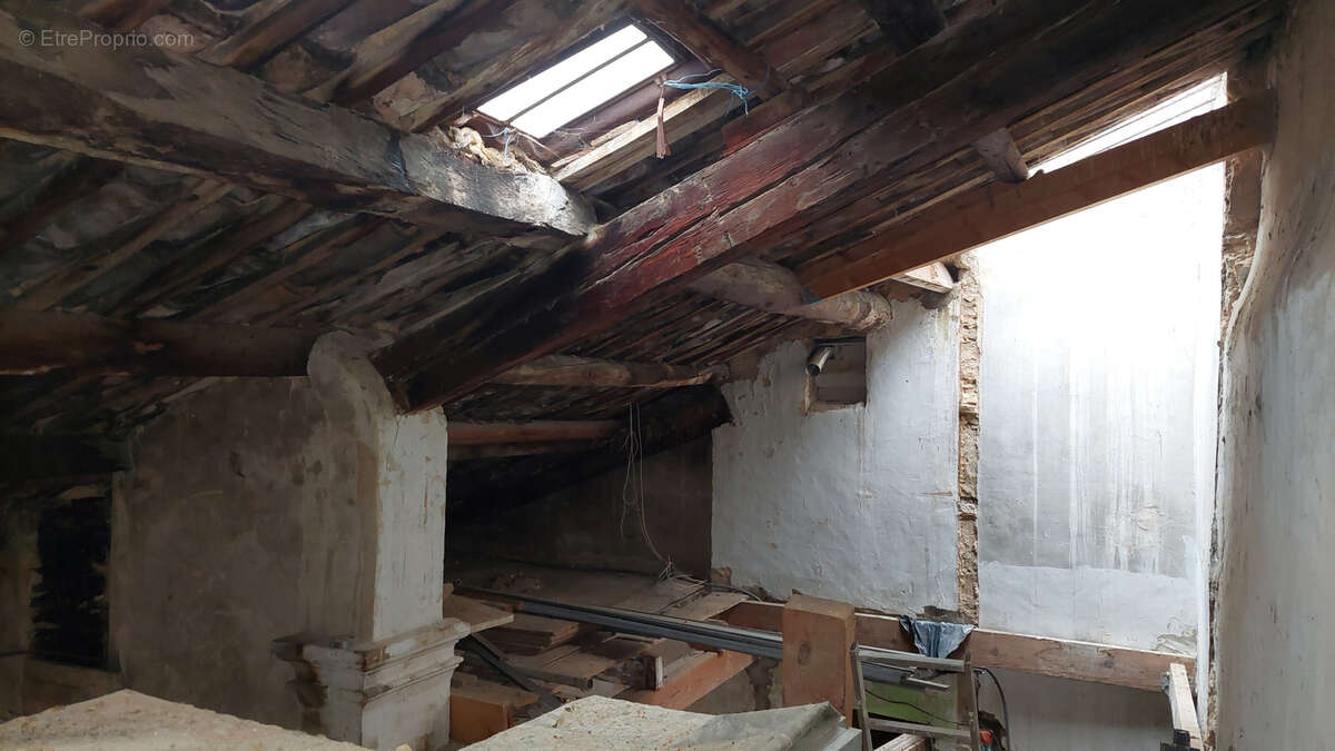 Appartement à BAGNOLS-SUR-CEZE