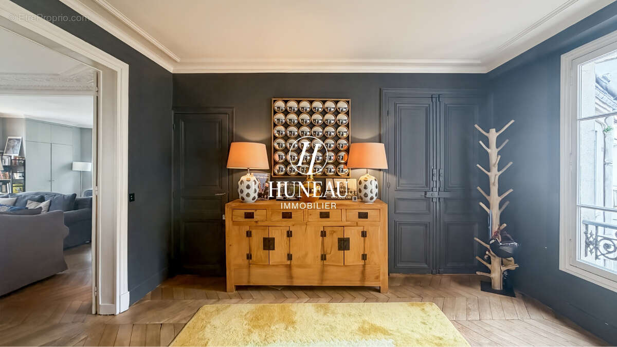 Appartement à PARIS-17E