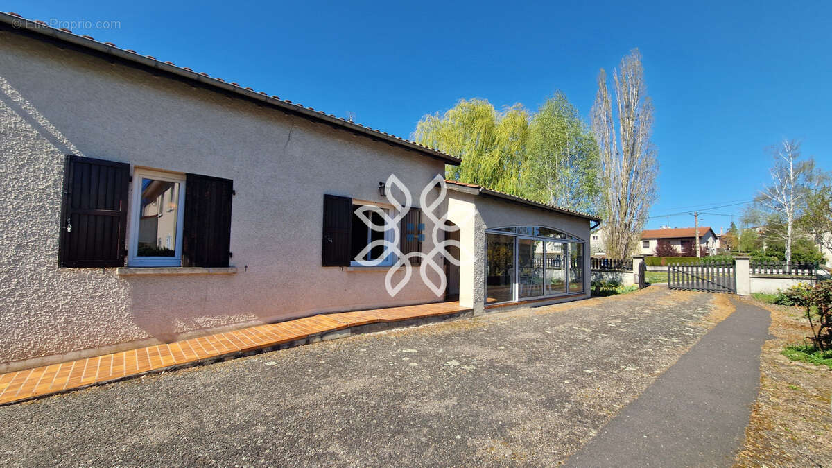 Maison de plain-pied avec jardin   À deux pas du centre-ville de Brioude - photo 2