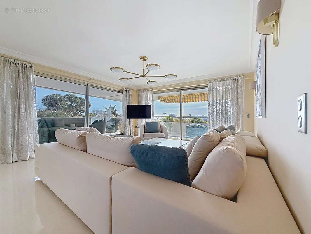 Appartement à VILLENEUVE-LOUBET