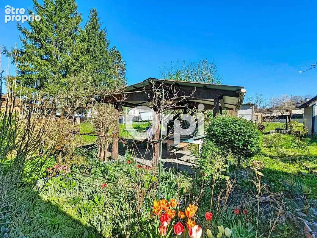 Titre : Maison individuelle avec grand terrain et dépendances - photo 4