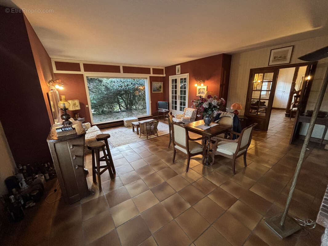 Maison à SAINTE-GENEVIEVE-DES-BOIS