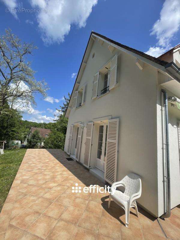 Maison à FONTAINE-LE-PORT