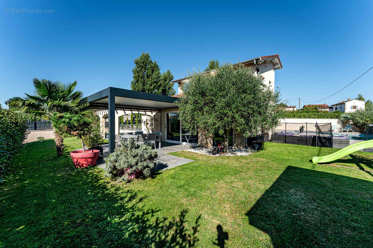 Maison à SAINT-GERMAIN-SUR-L'ARBRESLE