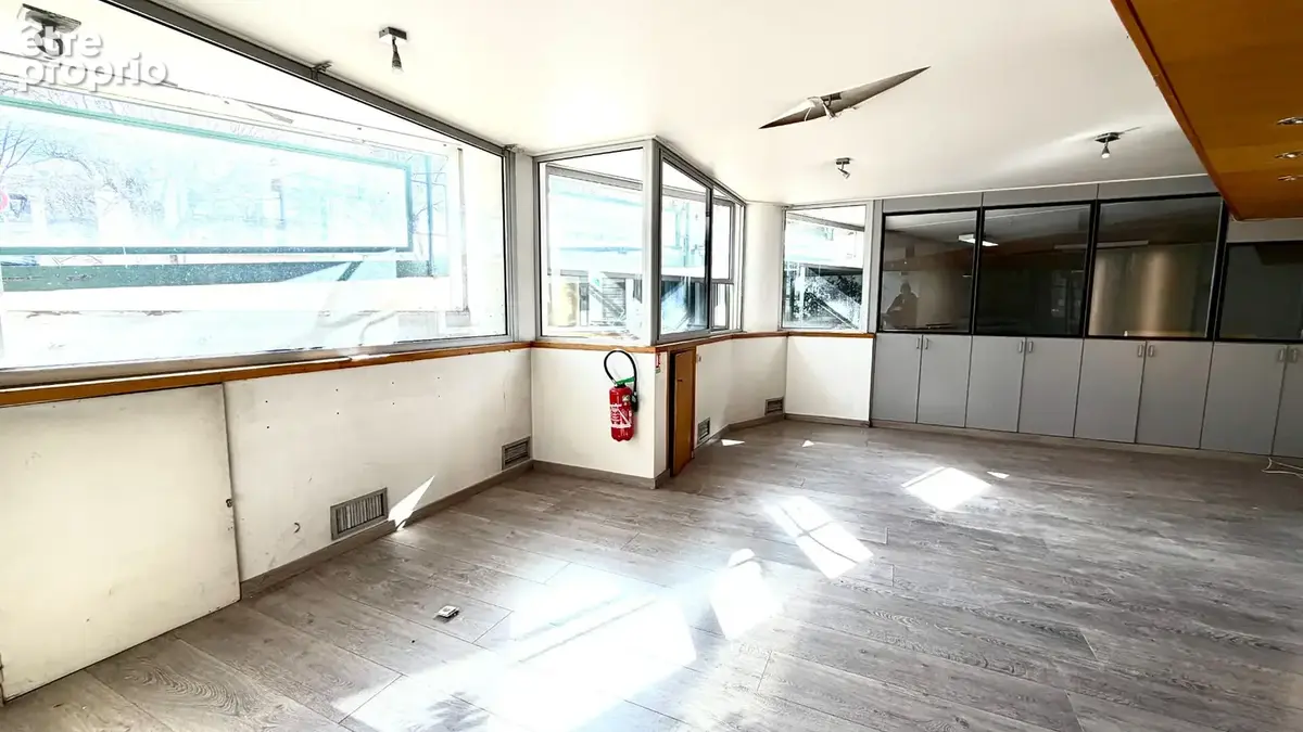 Local commercial de 303.48 m2 avec bureaux vitrines proche centre ville - photo 4