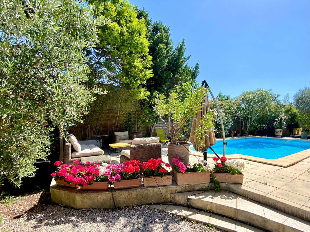Villa indépendante de plain-pied avec 5 chambres et piscine - photo 11