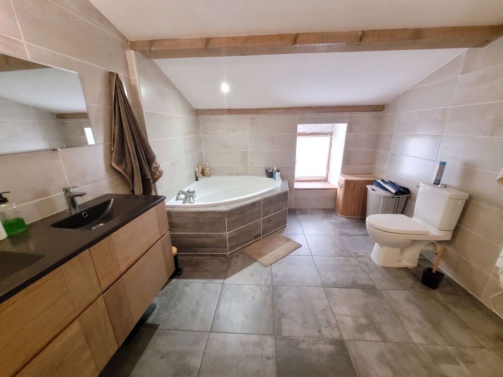 Superbe maison de village rénovée avec caves et terrasses. - photo 10