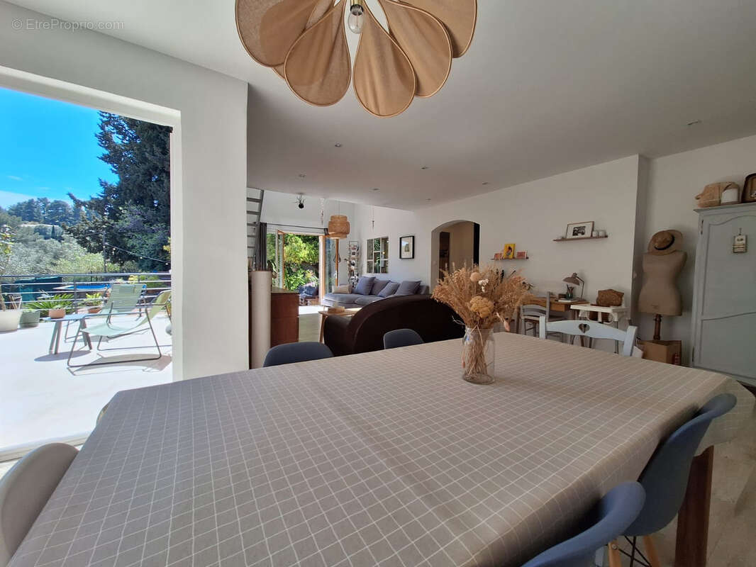 Maison à LE REVEST-LES-EAUX