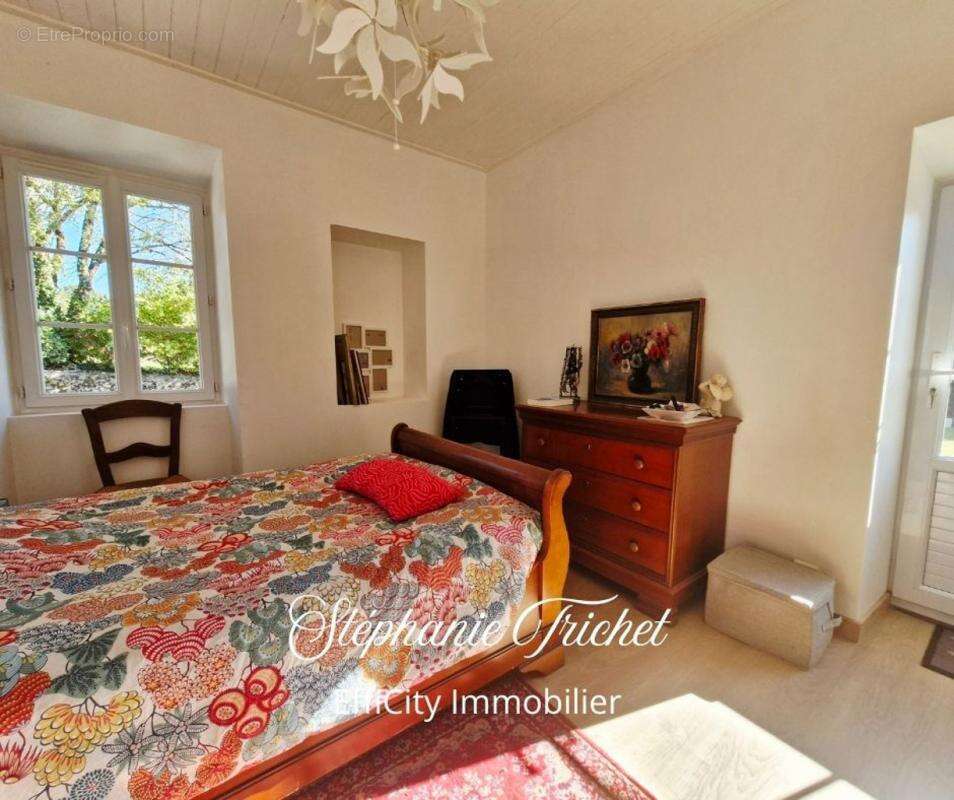 Maison à SAINT-GEORGES-DE-POINTINDOUX