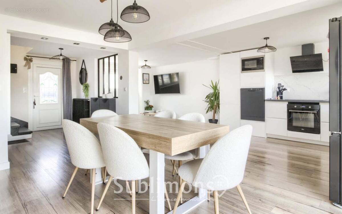 Maison à LA CHAPELLE-DES-MARAIS