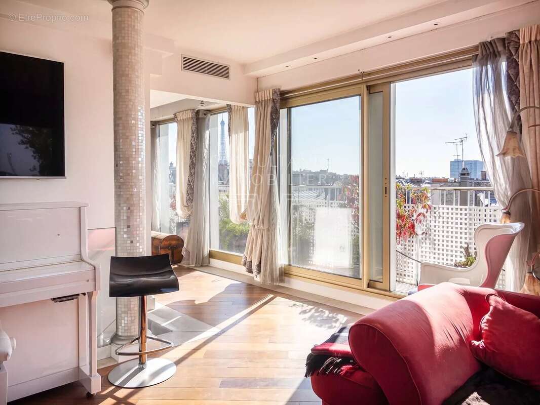 Appartement à PARIS-16E