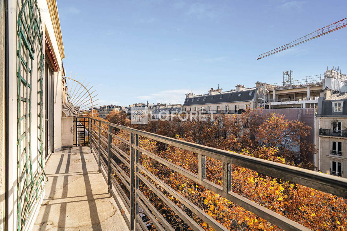 Appartement à PARIS-17E
