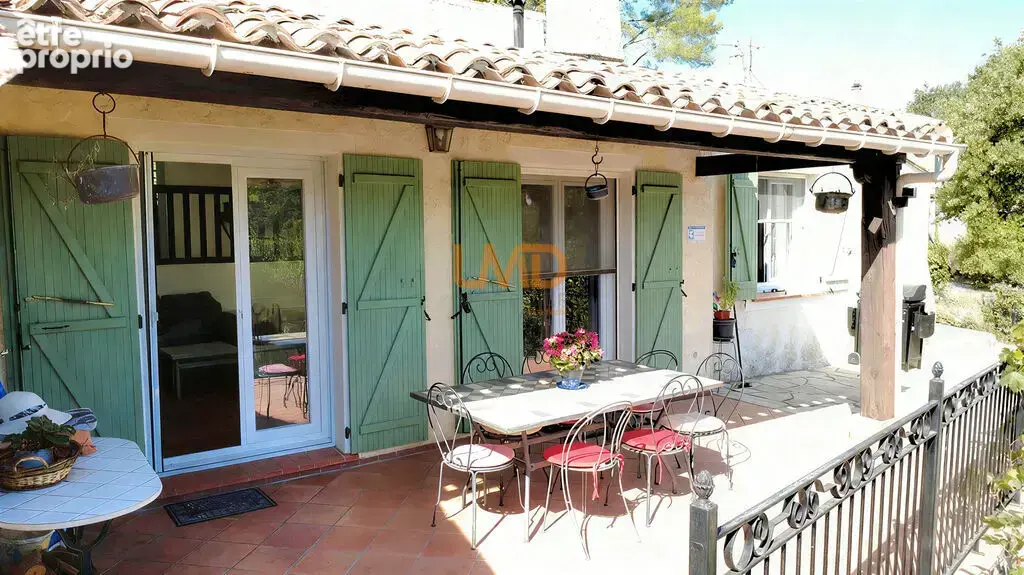 Flayosc – Maison de plain-pied avec piscine, vue dégagée - photo 8