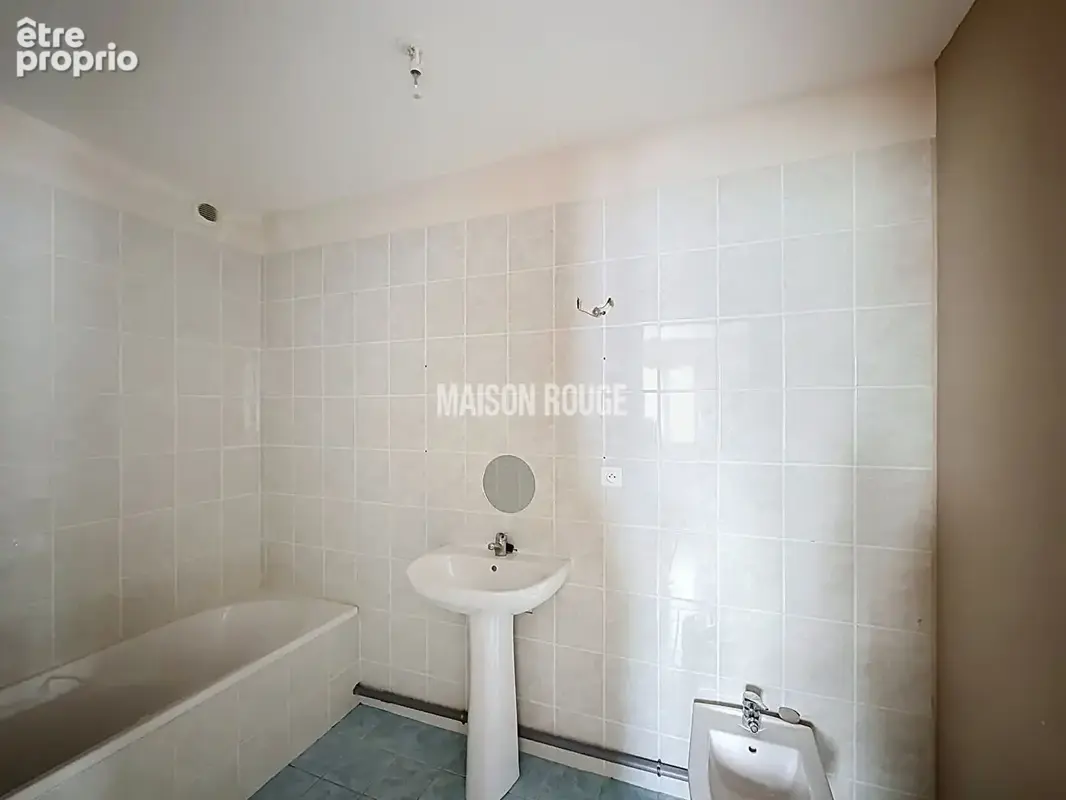 EPINIAC, Maison familiale avec quatre chambres, jardin et garage - photo 7