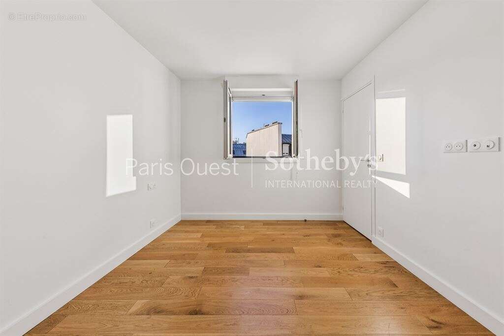 Appartement à PARIS-1E
