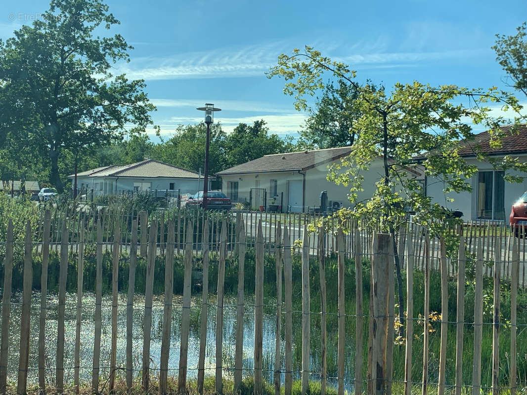 Terrain à PARENTIS-EN-BORN