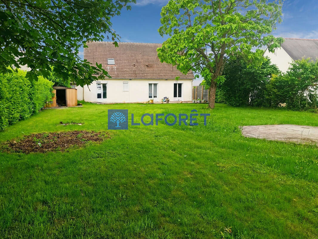 Maison à AMBILLOU