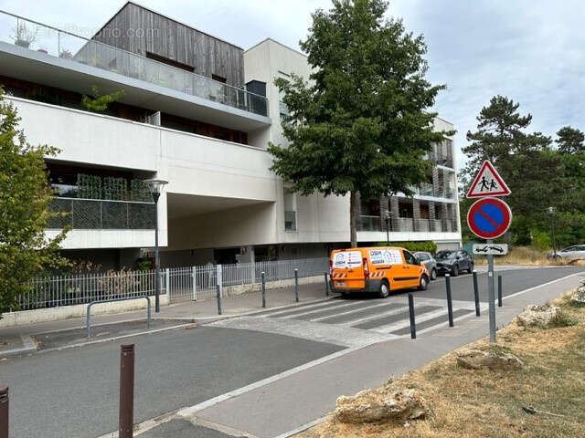 Appartement 29 m² à Les Ulis  - photo 2