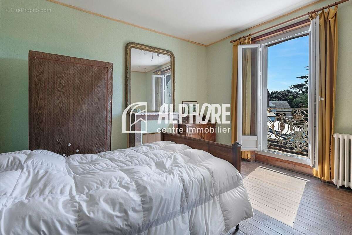 Exclusivité Alphore - Batz-sur-Mer - Maison 7 pièces ?-141 m² habitables - Terrain 375 m² - Sous-sol - Potentiel d'aménagement. - photo 4