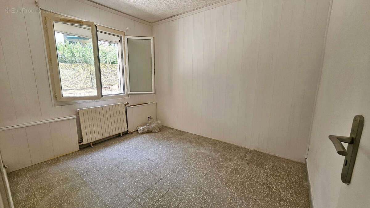 Bas de villa avec jardin privatif de 613 m² ? Fort potentiel ! - photo 10